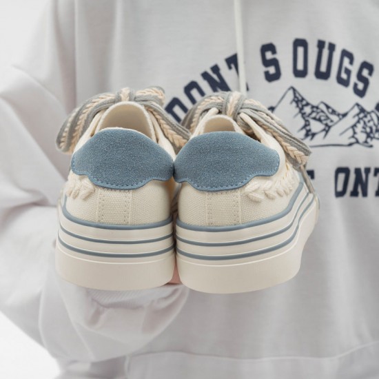 Women's Low-top Canvas Lace-up Sneakers Women's Low-top Canvas Lace-up Sneakers