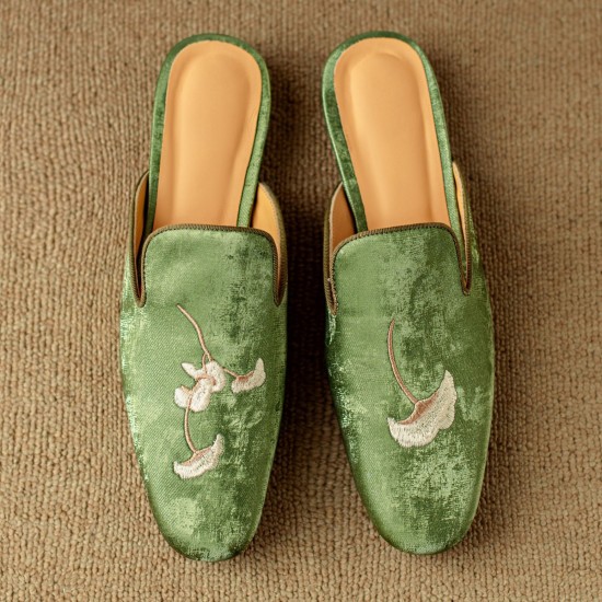 Flat Shoes Green With Hand Embroidered Leaf Velvet Mules Flat Shoes Green With Hand Embroidered Leaf Velvet Mules